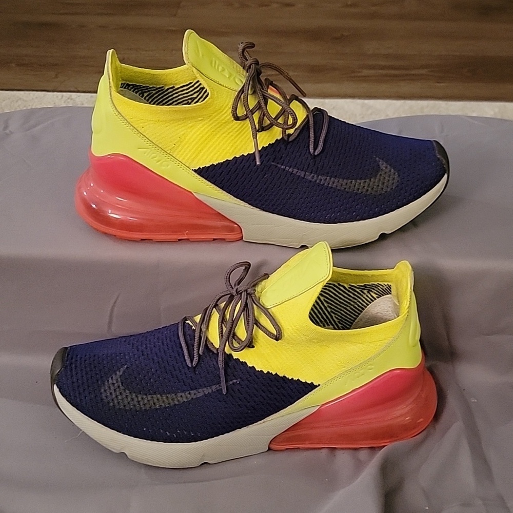 (J4) Nike 270 Flyknit size 12 Mens